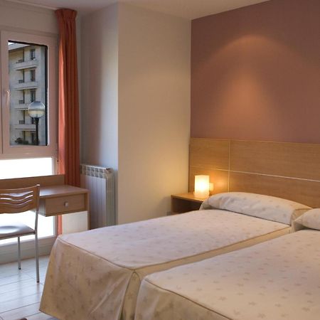 Ekia Pentsioa Hotel Zarautz Buitenkant foto
