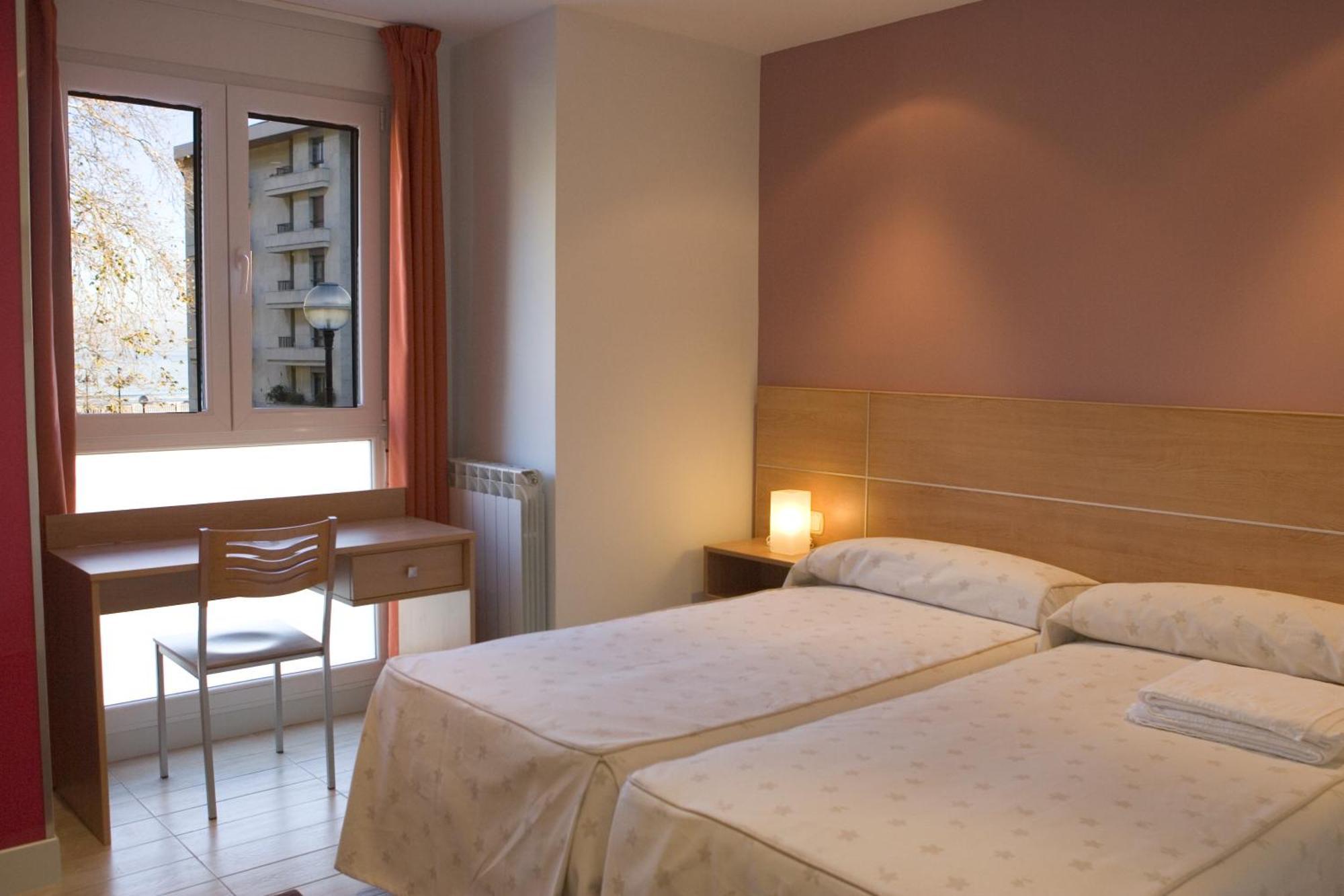 Ekia Pentsioa Hotel Zarautz Buitenkant foto