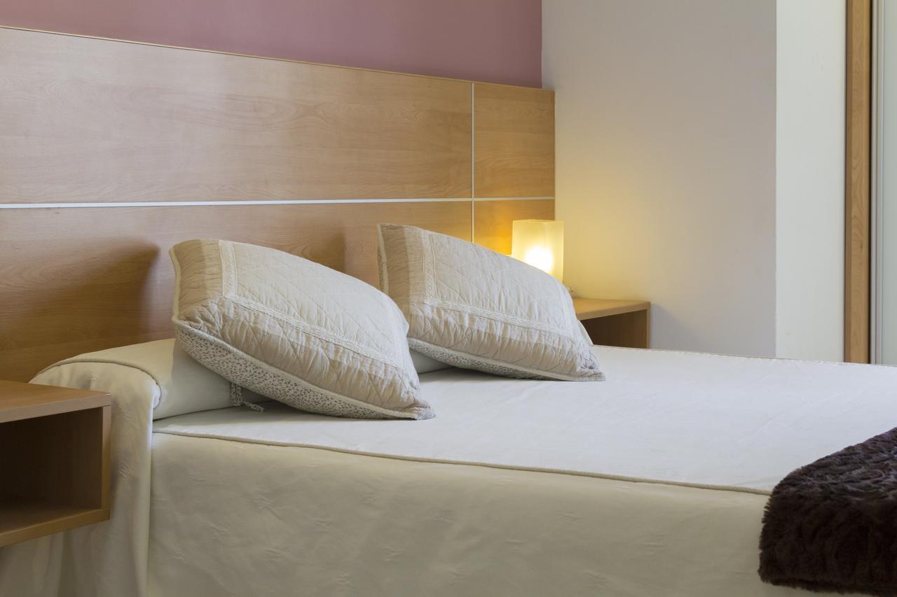 Ekia Pentsioa Hotel Zarautz Buitenkant foto