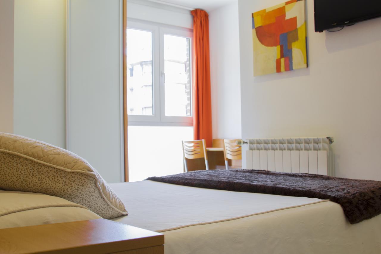 Ekia Pentsioa Hotel Zarautz Buitenkant foto