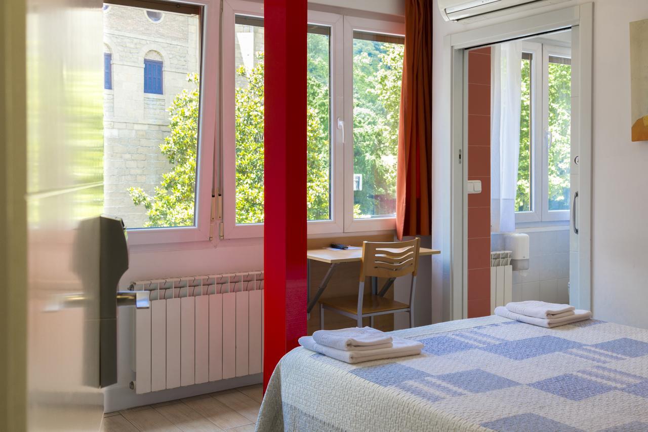 Ekia Pentsioa Hotel Zarautz Buitenkant foto
