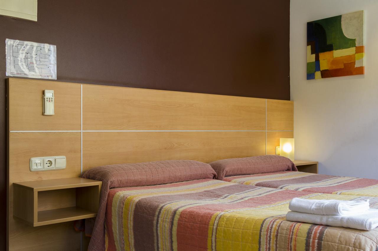 Ekia Pentsioa Hotel Zarautz Buitenkant foto