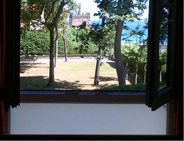 Ekia Pentsioa Hotel Zarautz Buitenkant foto